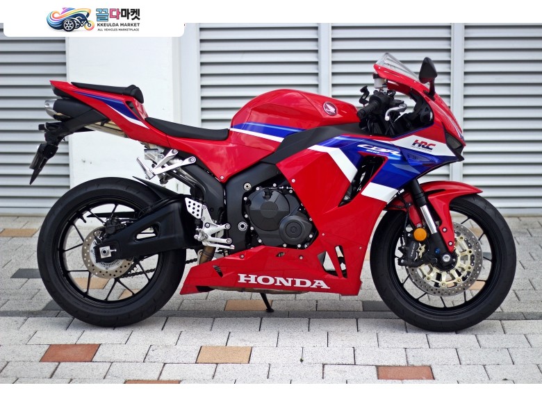 혼다 CBR 600 RR 2025년식 2025년 혼다 CBR600RR 짧은 키로수 판매합니다  ​