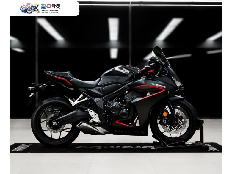 혼다 CBR 650 R ABS 2024년식 " 4기통 슈퍼스포츠 인기 모델 신차급 차량 "