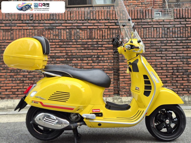 베스파 GTS 300 슈퍼스포츠 2023년식 베스파gts300슈퍼스포츠 23년식S급