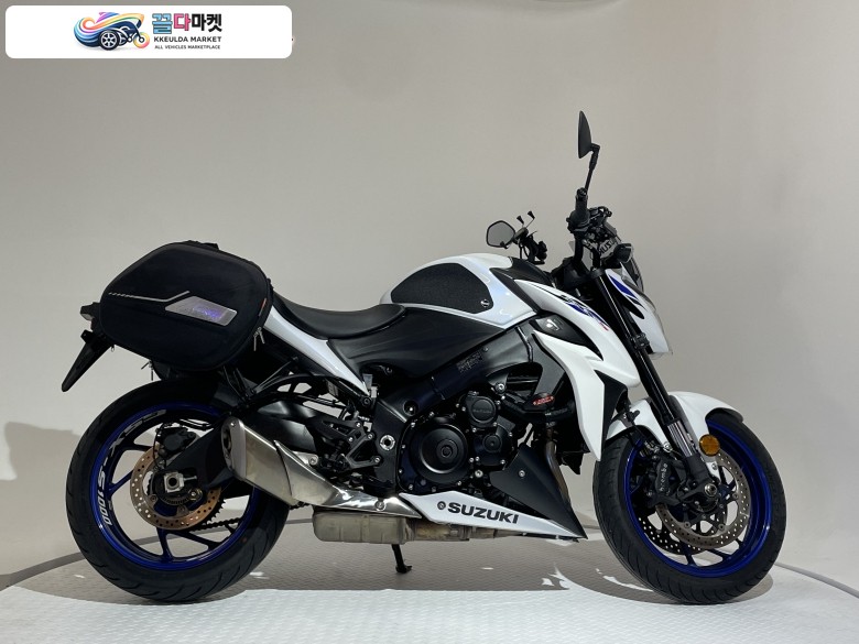 스즈끼 GSX S 1000 2019년식 [바이크스테이션]★가격할인★ 1059만원→859만원 ●사용검사가능● 점검완료 상태양호 GIVI사이드브라켓+사이드백 XRT레버,프레임슬라이더 램마운트거치대 숏윈드스크린 R&G니그립패드 후크볼트