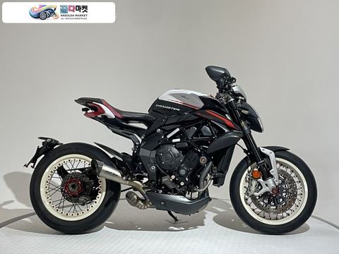 MV-아구스타 드랙스터 800 RR 2019년식 [바이크스테이션] ★가격할인★ 1600만원→1480만원 위탁판매차량 상태양호 소모품다수 미세누유/시동성/전기계통보수완료 SC머플러풀배기구변완료 순정머플러보유 그외상당수튜닝 정품키2개