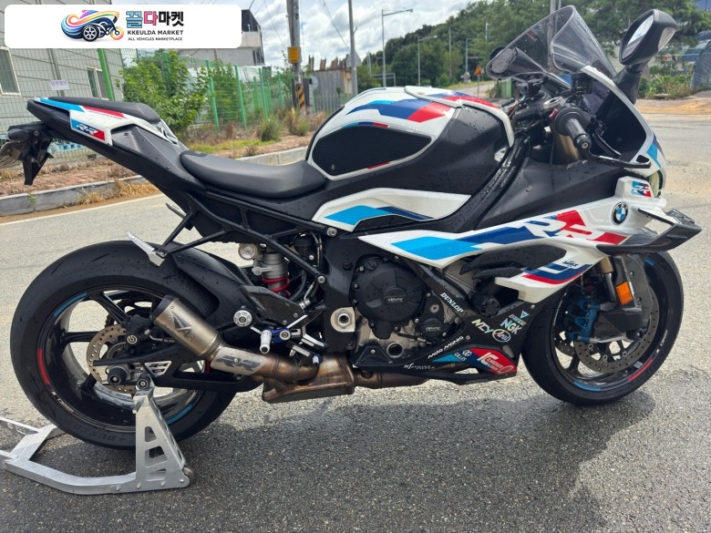 BMW S 1000 RR 2023년식 2023 m패키지 24년 출고차량 판매합니다.