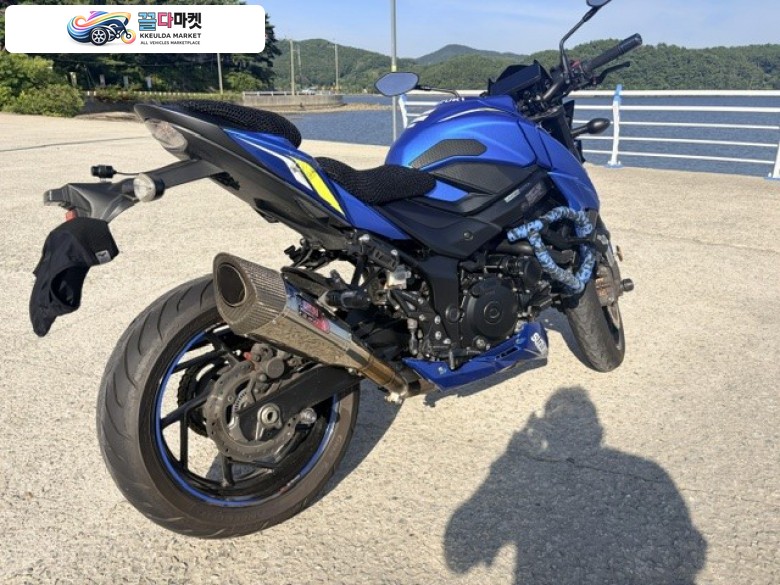 스즈끼 GSX S 750 2019년식 s750 요시무라 r11 2019년식 적은키로수 합리적 가격에 판매합니다. 옵션많음