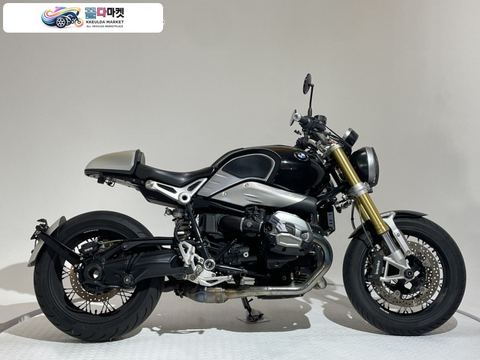 BMW R 나인 T 2018년식 [바이크스테이션] 정비예정차량 점검완료 소모품다수 1인차주 실주행거리17,880KM 소음기제거후구변완료 튜닝윙카 휀다리스 사이드암 엔진가드 라디에이터가드 저먼아이2CH블랙박스 캐노피 머드가드 USB충전기 사이드스탠드클립