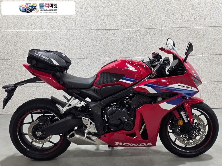 혼다 CBR 650 R E 클러치 2025년식 1인신조 25년식 혼다 CBR650R 이클러치 1865km 차량 판매 / 대차