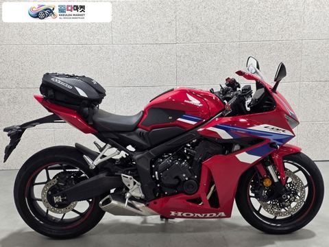 혼다 CBR 650 R E 클러치 2025년식 1인신조 25년식 혼다 CBR650R 이클러치 1865km 차량 판매 / 대차