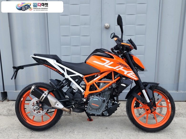 KTM 390 듀크 2017년식 단기통 빠따 듀크390 짧은키로수 상태좋습니다. 좋은가격.