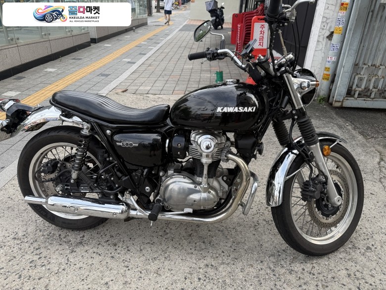 가와사키 W 800 2022년식 가와사키w800풀커스텀판매합니다