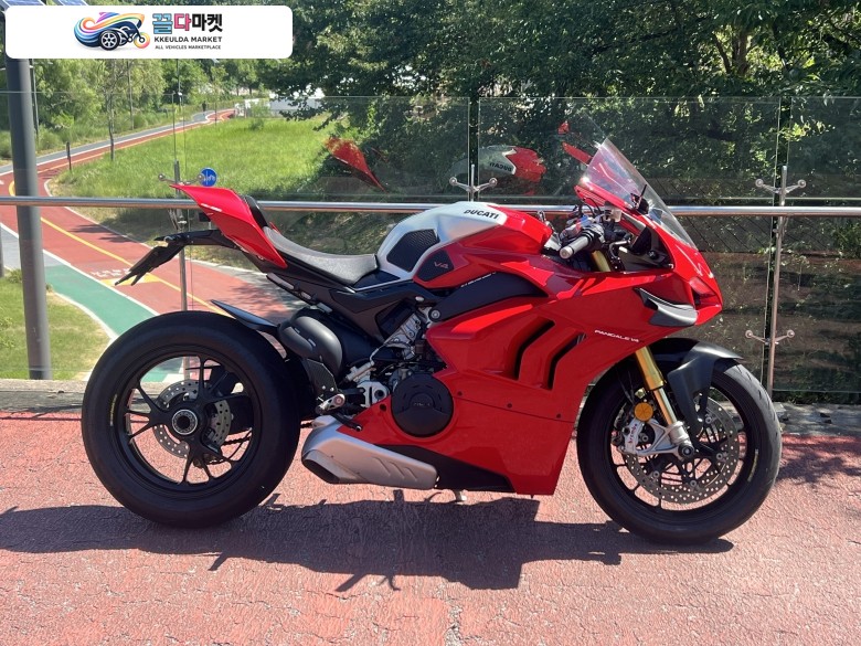 두카티 파니갈레 V4 S 2020년식 [판매] Ducati Panigale V4S 2020년식 / 깔끔한 튜닝 / 32,800km 2020년식 두카티 파니갈레 V4S 판매합니다.