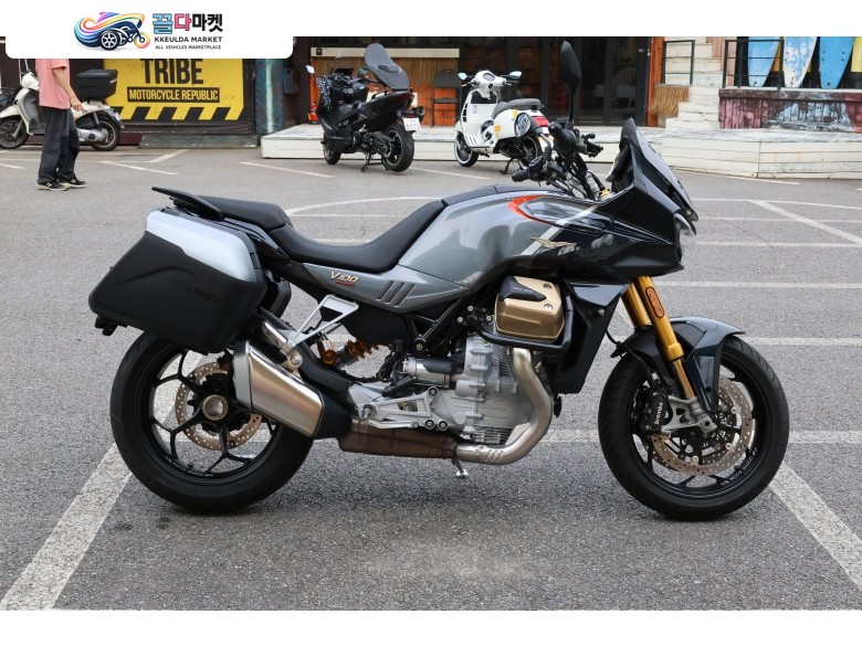 모토구찌 V100 만델로 S 2024년식 모토구찌 V100 만델로S 24년식 판매합니다