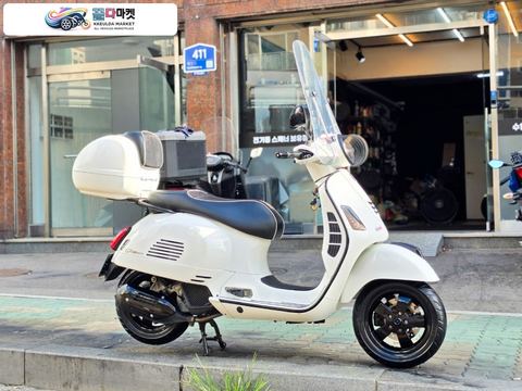 베스파 GTS 125 슈퍼 2019년식 베스파 GTS125 슈퍼 ABS모델 블랙에디션 9857KM 판매합니다