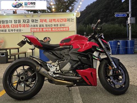 두카티 스트리트파이터 V2 2024년식 25년 마지막 150마력 보증 짱짱
