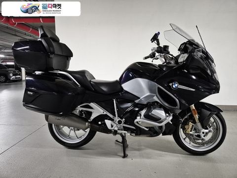 BMW R 1250 RT 2019년식 신차급 아크라포빅 R1250RT 판매합니다.