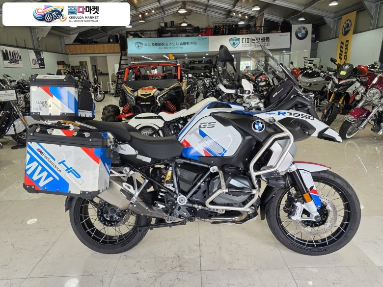 BMW R 1250 GS 어드벤처 2023년식 BMW R1250GS어드벤쳐 아크라포빅 등등등 튜닝도 많이 되어 있는 차량이... 2300만원?
