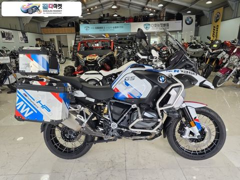 BMW R 1250 GS 어드벤처 2023년식 BMW R1250GS어드벤쳐 아크라포빅 등등등 튜닝도 많이 되어 있는 차량이... 2300만원?