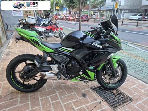 가와사키 닌자 650 ABS 2017년식 가와사키 린자650ABS 모델입니다...1인소유,,키로수 아주좋아요,,팔아요..