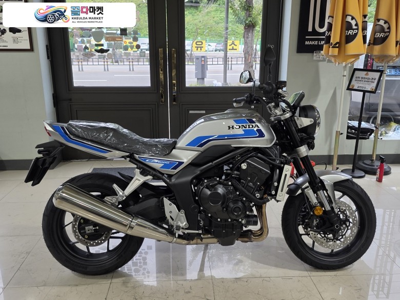 혼다 CB 1000 2026년식 혼다 신차도 주문 부탁드립니다^^ 빠르게 구해 드릴게요^^