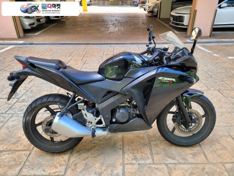CBR 125 R