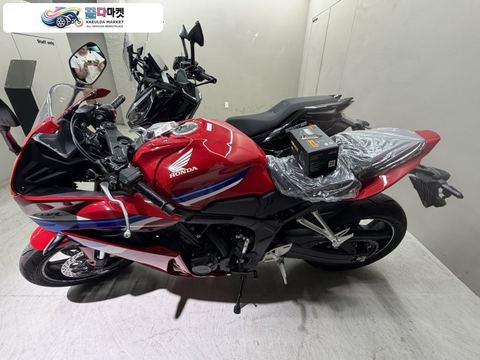 혼다 CB 650 R E 클러치 2026년식 혼다코리아 CBR650R E클러치 신차 2026년식 최장 16개월 무이자 카드 결제 블랙박스 장착 有 / 신한 마이카 가능