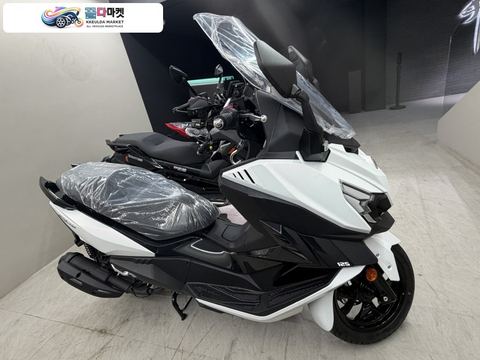 SYM 크루심 125 ABS 2027년식 SYM 코리아 27년식 크루심알파125 화이트 CRUISYM ALPHA125 2027년식 신차 판매 무이자 16개월 가능