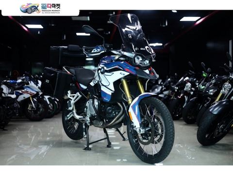BMW F 850 GS 2019년식 정품 BMW 사이드 박스 및 삼박스 장착된 풀드레스업 스포츠 투어러입니다.