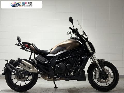 베넬리 502 C 2021년식 베넬리502c 21년식 2.2만키로 팝니다.