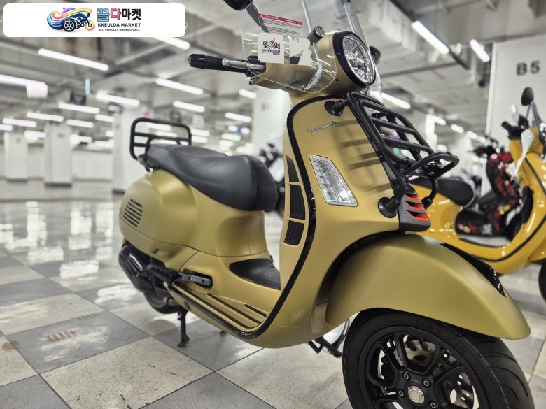 베스파 GTS 125 슈퍼스포츠 2024년식 베스파 폰거치대 롱스크린 머플러가드 앞뒤 브라켓