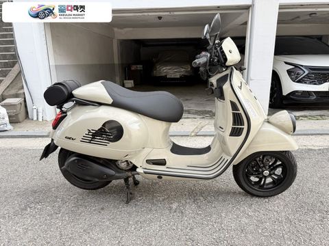 베스파 GTV 300 2024년식 튜닝 다수 베스파 GTV300 24년식 스마트키 버전 판매합니다.
