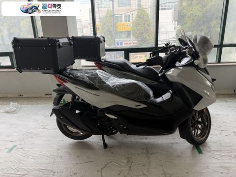 혼다 포르자 350 2026년식 혼다코리아 포르자350 화이트 색상 신차 2026년식 블랙박스 및 옵션 장착 무이자 최대 16개월 가능 / 신한 마이카 가능