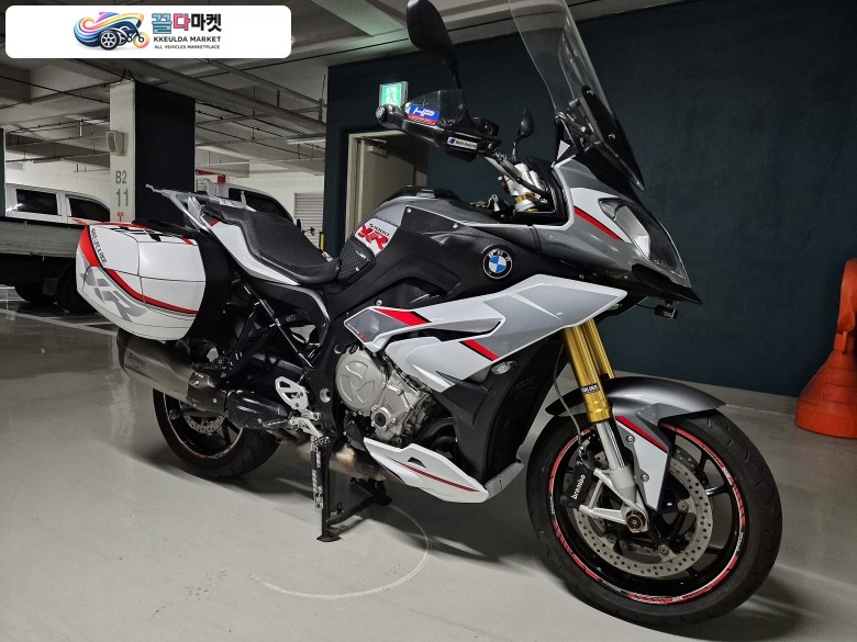 BMW S 1000 XR 2016년식 상태좋은 아크라포빅 S1000XR 판매합니다.
