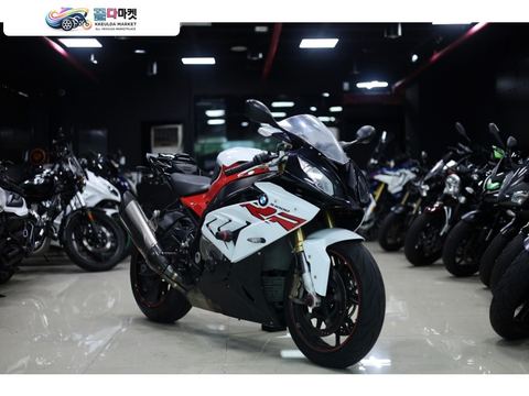 BMW S 1000 RR 2017년식 정품 아크라포빅 슬립온 배기 구변완료된 무사고 깔끔한 중고 매물입니다.