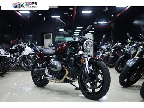 BMW R 12 2024년식 BMW 공식 보증 워런티 2027년 4월까지 남아있는 신차급 럭셔리 네이키드 중고 매물입니다.