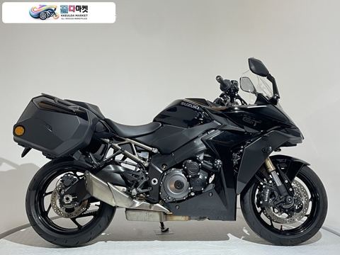 스즈끼 GSX S 1000 GT 2023년식 [바이크스테이션] ★가격할인★ 1590만원→1550만원 점검완료 상태양호 1인차주 실주행거리2,400KM 소모품다수 정품키2개 PPF시공 정품사이드백 지넷2CH블랙박스 윈드스크린 R&G포크슬라이드,라디에이터가드 길레스툴링프레임슬라이더 쿼드락거치대 대구공돌밸런스 GB레이싱후크볼트