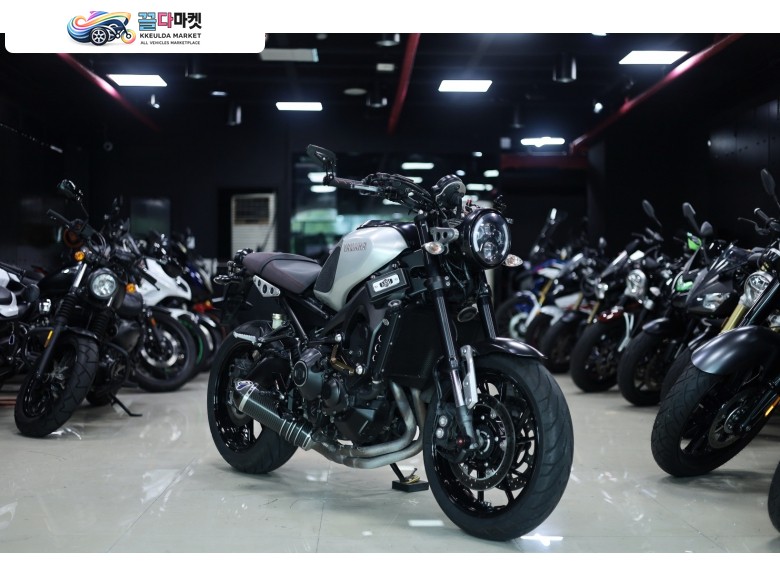 야마하 XSR 900 2016년식 정품 떼르미뇨니 풀배기 구조변경 완료된 스포츠 네이키드 중고 매물입니다.
