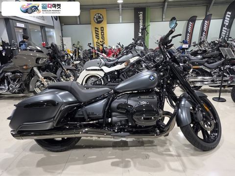 BMW R 18 록테인 2024년식 BMW R18 록테인 , 정품 안개등 , 정품 윈드쉴드 , 엔진가드 , 리어가드 장착되어 있습니다.