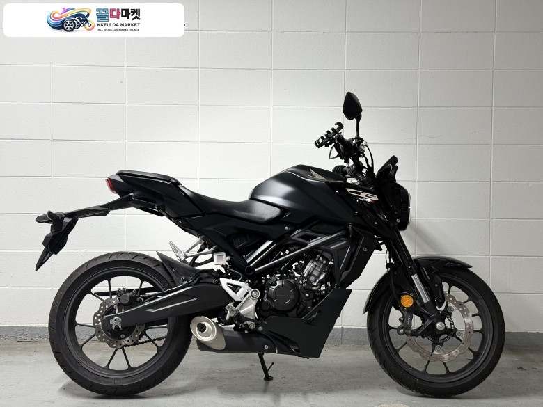 혼다 CB 125 R 2026년식 혼다 cb125r 26년식 짧은 키로수 신차급 판매합니다.