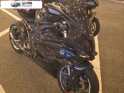 BMW S 1000 RR 2022년식 S1000RR 22년식 짧은키로수 풀카본 차량 판매 합니다.