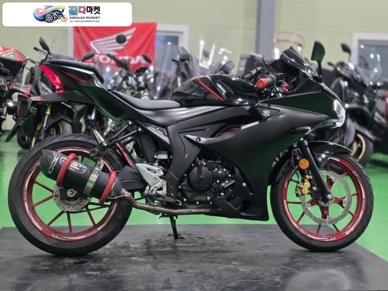 스즈끼 GSX R 125 ABS 2025년식 스즈키GSXR125 25년식 8천km 신차급 깔끔한 셋팅 최저가 판매합니다.