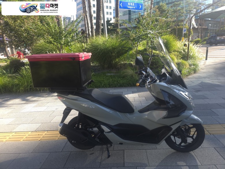 혼다 PCX 125 ABS 2021년식 티바이크 2021년 최상급 컨디션 혼다 더뉴 PCX125 ABS 그레이 컬러 배달세팅 판매합니다. -카드-대차-할부-