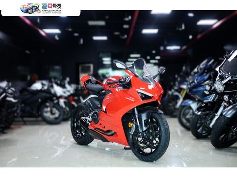 두카티 파니갈레 V2 2020년식 정품 두카티 퍼포먼스 파츠 튜닝 , 관리잘된 깔끔한 차량