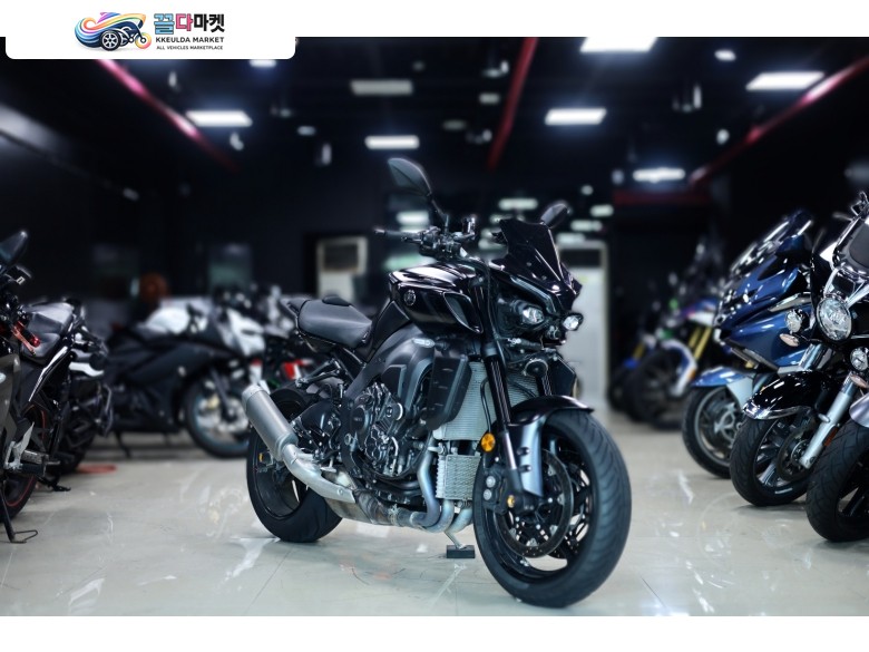 야마하 MT 10 2022년식 정품 지넷 2채널 블랙박스 장착, 무사고 관리잘된 깔끔한 차량입니다.