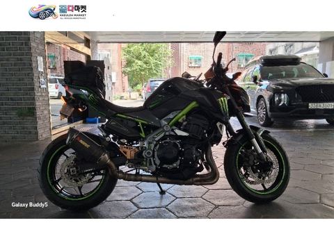 가와사키 Z 900 ABS 2017년식 가와사키 Z900 ABS(풀배기 아크라포빅 머플러/구조변경완료) 2017년 49000킬로 1. 풀배기 아크라포빅 머플러 구조변경완료(공임비 포함 290만원) 2. 피랠리 엔젤GT 프론트+리어 타이어 교체 3. 안드로이드 오토 디스플레이 카플레이어 4. 대소기어 교체 완료 5. 금장체인 교체 완료 6. 쇼바 오버홀 완료 7. 리어 카울 새상품 교체  8. 밸브 간극 조정 완료 9. 가와사키 프레임 슬라이더  10. 프론트 슬라이더 장착 11. 롱 후크볼트