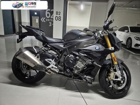 BMW S 1000 R 2018년식 S1000R 아크라풀배기 눈물을머금고 판매합니다