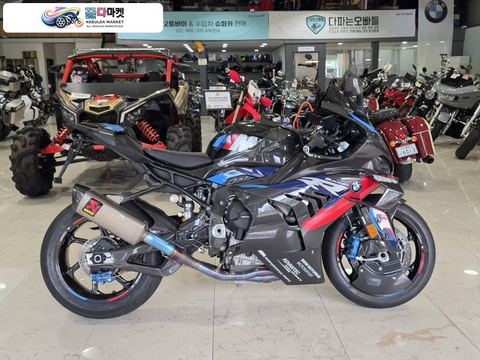 BMW M 1000 RR 2024년식 BMW M1000RR COMPETITION 풀튜닝 차량입니다. 튜닝비만 2천만원!!!
