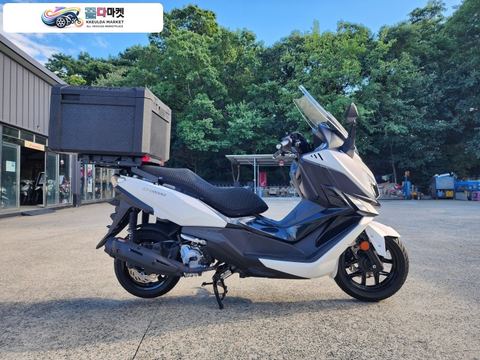 SYM 크루심 125 ABS 2027년식 [중고] 2027년식 SYM 크루심125 (화이트) 2,300km 신차급·TCS+ABS 탑재 실매물 판매