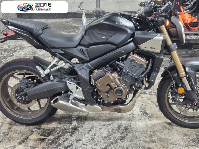 혼다 CB 650 R E 클러치 2025년식 전자제어 클러치 시스템 전후방 카플레이 순정느낌 그대로