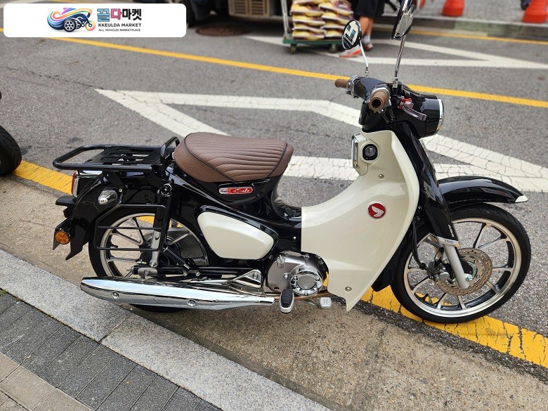 혼다 슈퍼 커브 C 125 2020년식 2020년식 혼다 슈퍼커브 C125 범고래 판매합니다.