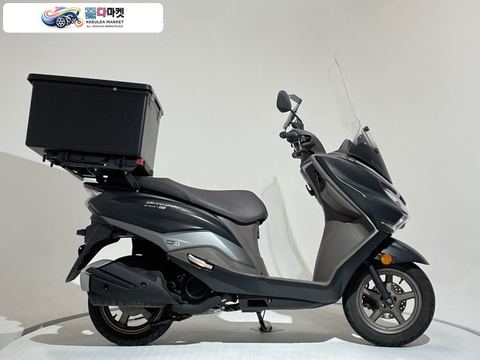 스즈끼 버그만 스트리트 125 EX 2024년식 [바이크스테이션] 점검완료 상태양호 1인차주 실주행거리1,860KM 신품배터리교체 소모품다수 정품키2개 윈드스크린 슬라이드짐대 배달통 자석충전거치대