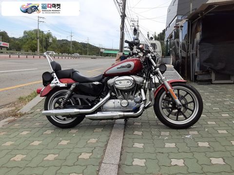 할리데이비슨 883 슈퍼로우 2019년식 여기 빛나는 할리 팔아봅니다~~대차가능