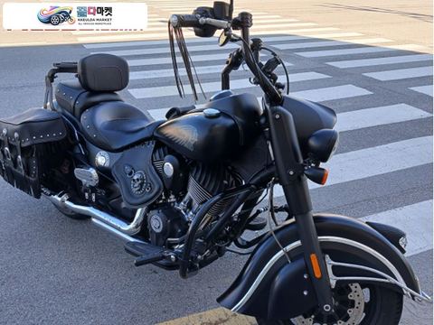 인디안모터사이클 치프 블랙호크 다크 2017년식 15.000km 신차수준 급매합니다